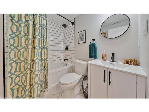 Lower-5 Sunning Hill Avenue, Hamilton, ON - Indoor Photo Showing Bathroom