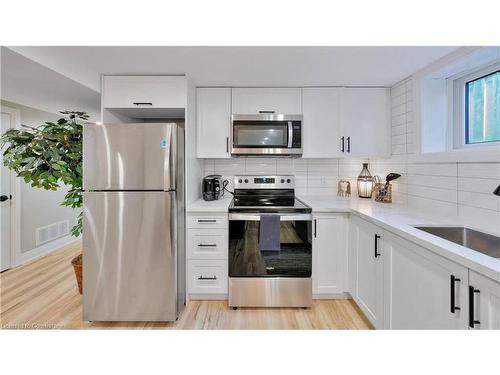 Lower-5 Sunning Hill Avenue, Hamilton, ON - Indoor Photo Showing Kitchen With Upgraded Kitchen