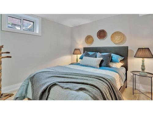 Lower-5 Sunning Hill Avenue, Hamilton, ON - Indoor Photo Showing Bedroom