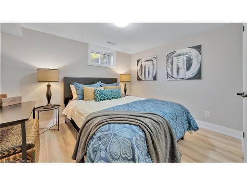 Lower-5 Sunning Hill Avenue, Hamilton, ON - Indoor Photo Showing Bedroom