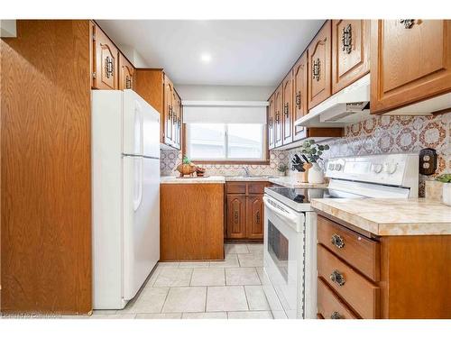 10 Salmond Court, Hamilton, ON - Indoor Photo Showing Kitchen