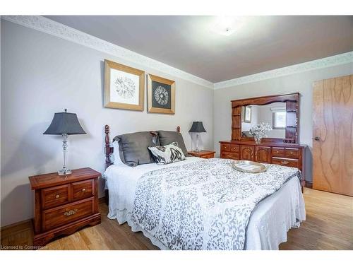 10 Salmond Court, Hamilton, ON - Indoor Photo Showing Bedroom