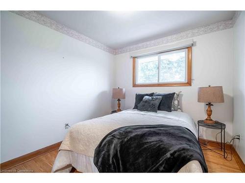 10 Salmond Court, Hamilton, ON - Indoor Photo Showing Bedroom