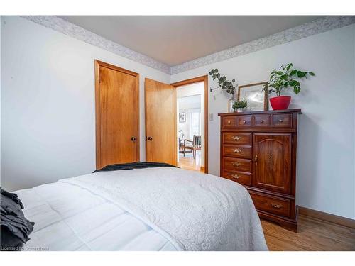 10 Salmond Court, Hamilton, ON - Indoor Photo Showing Bedroom