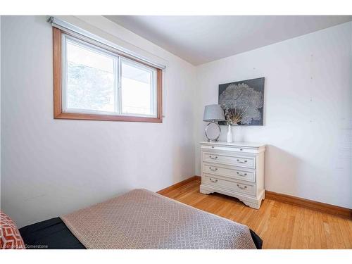 10 Salmond Court, Hamilton, ON - Indoor Photo Showing Bedroom