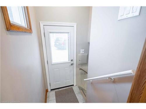 10 Salmond Court, Hamilton, ON - Indoor Photo Showing Other Room