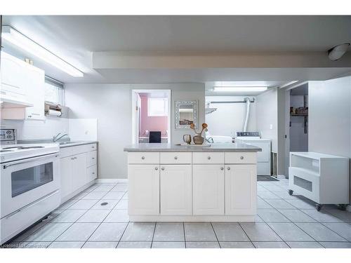 10 Salmond Court, Hamilton, ON - Indoor Photo Showing Kitchen