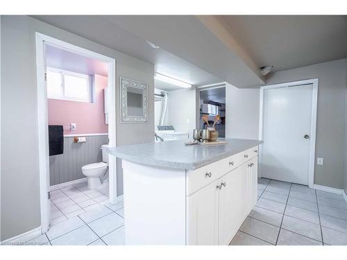 10 Salmond Court, Hamilton, ON - Indoor Photo Showing Bathroom