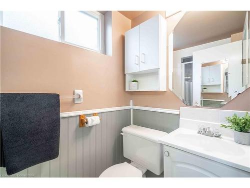 10 Salmond Court, Hamilton, ON - Indoor Photo Showing Bathroom