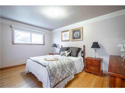 10 Salmond Court, Hamilton, ON - Indoor Photo Showing Bedroom