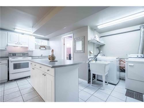 10 Salmond Court, Hamilton, ON - Indoor Photo Showing Laundry Room