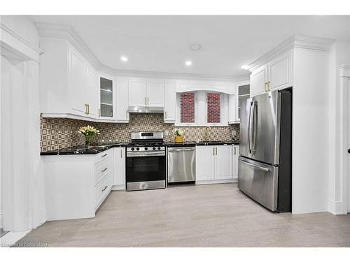 222 Province Street S, Hamilton, ON - Indoor Photo Showing Kitchen With Upgraded Kitchen