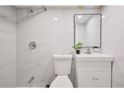 222 Province Street S, Hamilton, ON - Indoor Photo Showing Bathroom