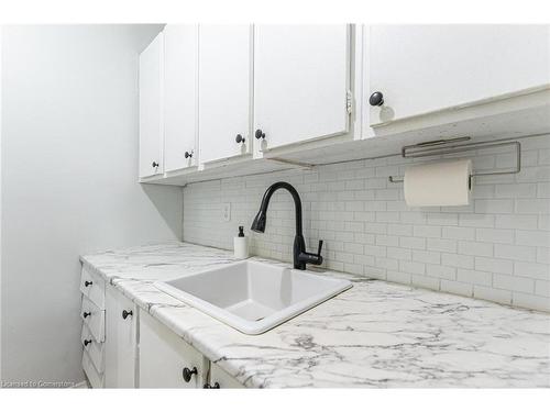 302-57 Mericourt Road, Hamilton, ON - Indoor Photo Showing Kitchen