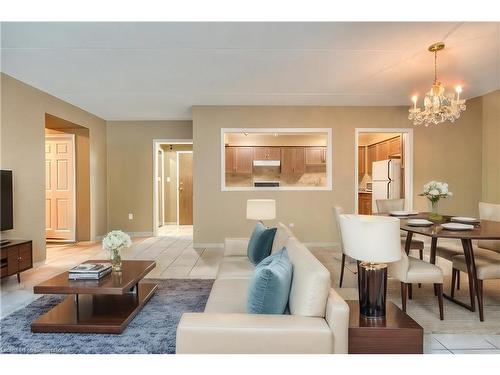 104-99 Donn Avenue, Stoney Creek, ON - Indoor Photo Showing Living Room