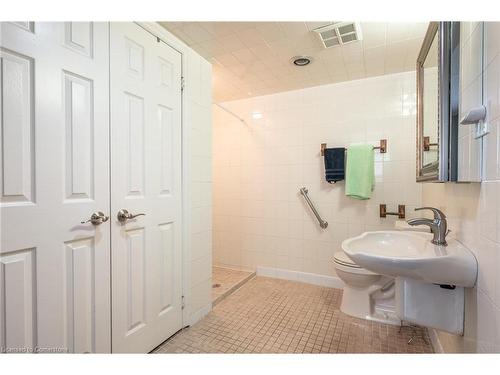 104-99 Donn Avenue, Stoney Creek, ON - Indoor Photo Showing Bathroom