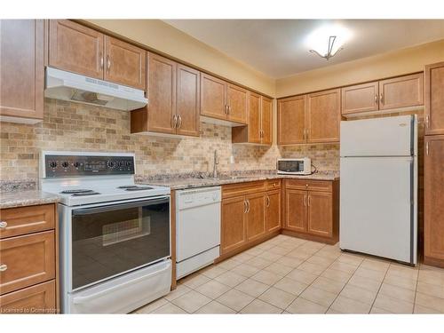 104-99 Donn Avenue, Stoney Creek, ON - Indoor Photo Showing Kitchen