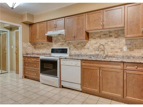 104-99 Donn Avenue, Stoney Creek, ON - Indoor Photo Showing Kitchen