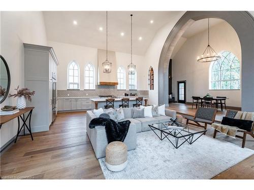 41 Talbot Road, Delhi, ON - Indoor Photo Showing Living Room