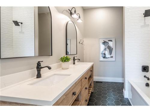 41 Talbot Road, Delhi, ON - Indoor Photo Showing Bathroom