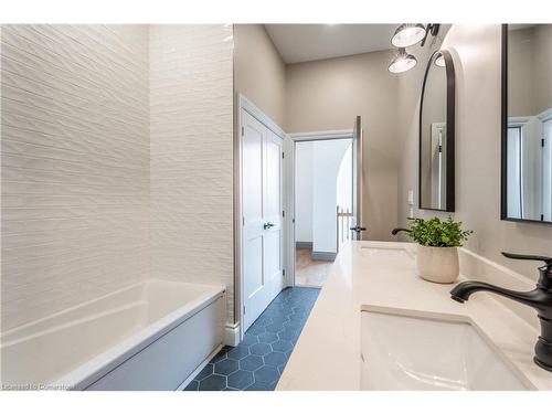 41 Talbot Road, Delhi, ON - Indoor Photo Showing Bathroom