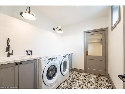 41 Talbot Road, Delhi, ON - Indoor Photo Showing Laundry Room