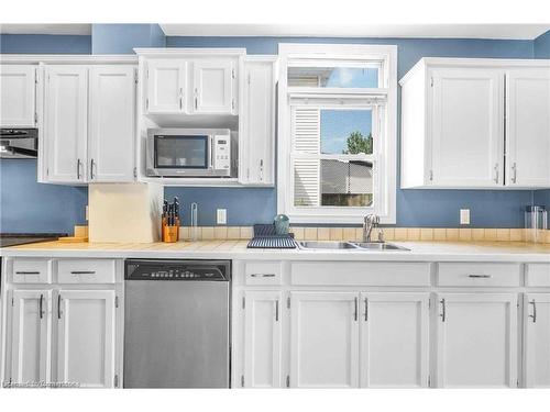 6398 Orchard Avenue, Niagara Falls, ON - Indoor Photo Showing Kitchen With Double Sink