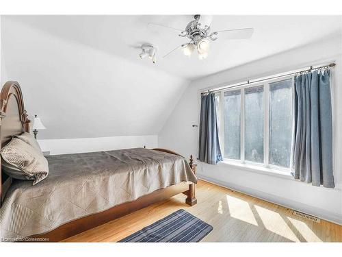 6398 Orchard Avenue, Niagara Falls, ON - Indoor Photo Showing Bedroom