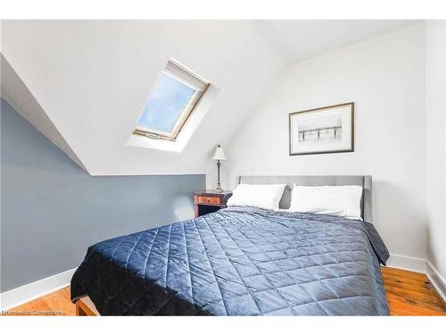 6398 Orchard Avenue, Niagara Falls, ON - Indoor Photo Showing Bedroom