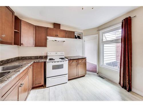 208 East Avenue N, Hamilton, ON - Indoor Photo Showing Kitchen