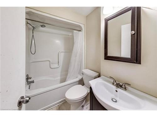 208 East Avenue N, Hamilton, ON - Indoor Photo Showing Bathroom