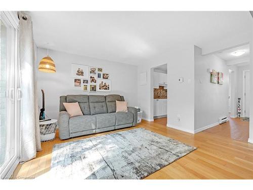 4-476 Grey Street, Brantford, ON - Indoor Photo Showing Living Room