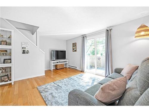 4-476 Grey Street, Brantford, ON - Indoor Photo Showing Living Room