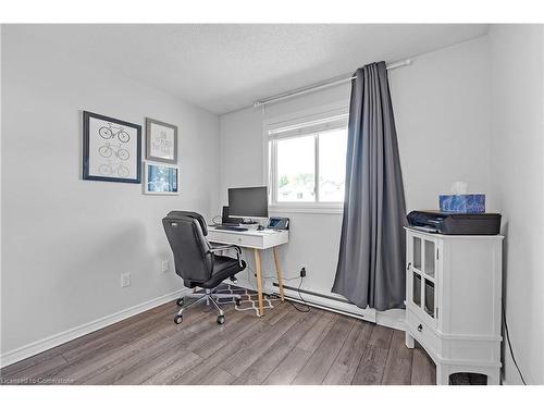 4-476 Grey Street, Brantford, ON - Indoor Photo Showing Office