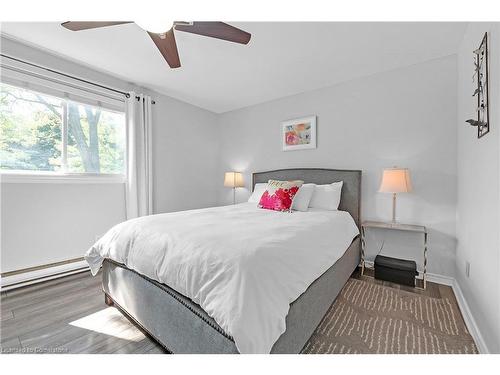 4-476 Grey Street, Brantford, ON - Indoor Photo Showing Bedroom