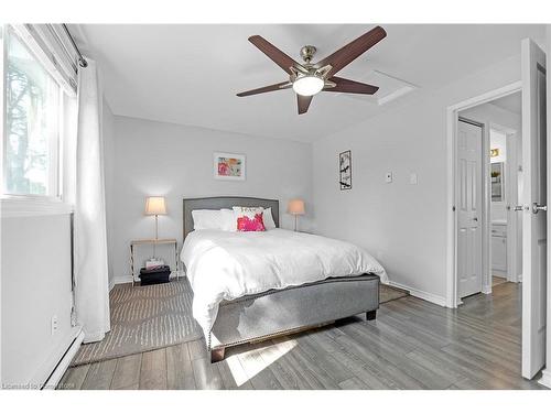 4-476 Grey Street, Brantford, ON - Indoor Photo Showing Bedroom