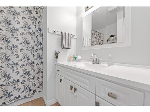 4-476 Grey Street, Brantford, ON - Indoor Photo Showing Bathroom