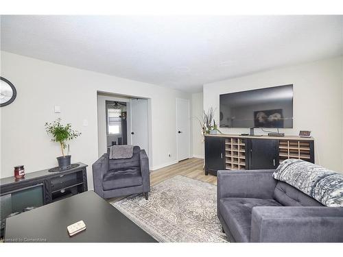 5-33 Lock Street, St. Catharines, ON - Indoor Photo Showing Living Room