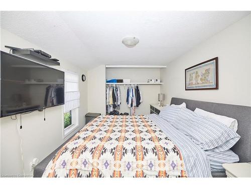 5-33 Lock Street, St. Catharines, ON - Indoor Photo Showing Bedroom