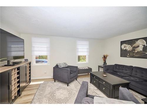 5-33 Lock Street, St. Catharines, ON - Indoor Photo Showing Living Room