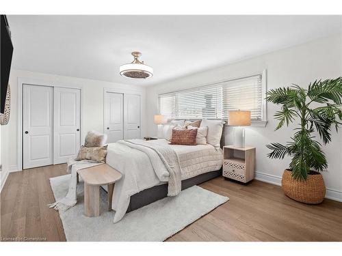 1432 Olga Drive, Burlington, ON - Indoor Photo Showing Bedroom