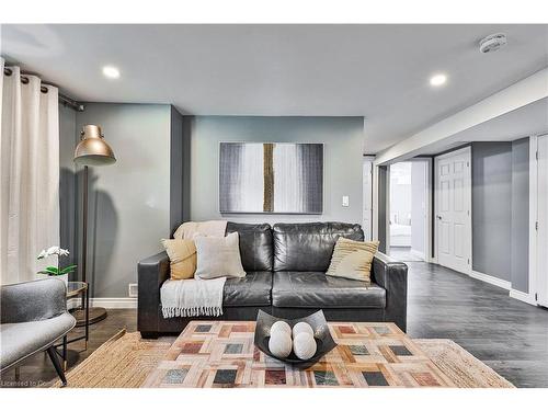 172 Hanover Place, Hamilton, ON - Indoor Photo Showing Living Room