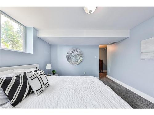 172 Hanover Place, Hamilton, ON - Indoor Photo Showing Bedroom