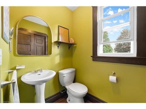 28 Ottawa Street, St. Catharines, ON - Indoor Photo Showing Bathroom