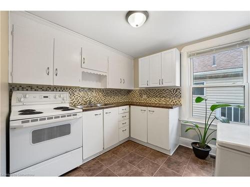 28 Ottawa Street, St. Catharines, ON - Indoor Photo Showing Kitchen