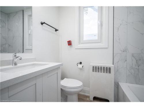 5-611 Concession Street, Hamilton, ON - Indoor Photo Showing Bathroom