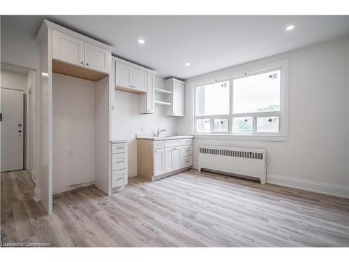 5-611 Concession Street, Hamilton, ON - Indoor Photo Showing Kitchen