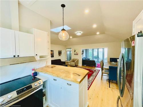 44 Firelane 11A Road, Niagara-On-The-Lake, ON - Indoor Photo Showing Kitchen