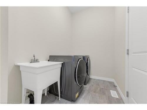 49 Dennis Drive, Smithville, ON - Indoor Photo Showing Laundry Room