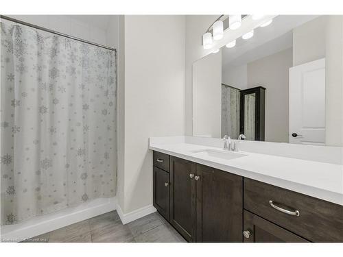 49 Dennis Drive, Smithville, ON - Indoor Photo Showing Bathroom